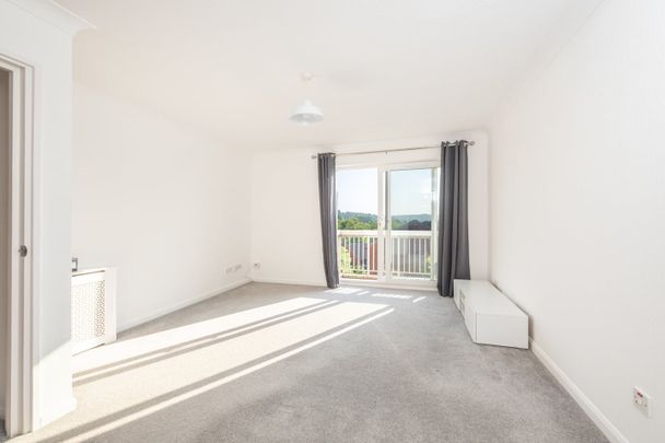 2 Bed Flat, Theresas Walk, CR2 - Photo 1
