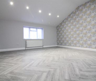 3 bedroom detached bungalow to rent - Photo 2