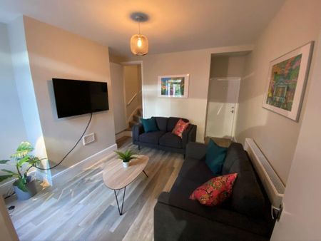 4 bedroom terraced house to rent - Photo 5