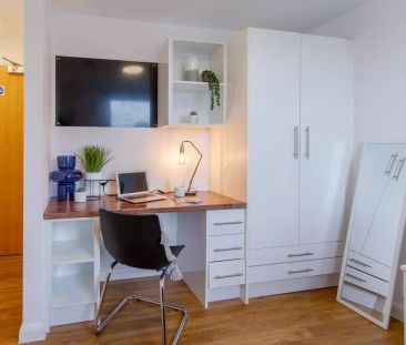 Bronze Room in a Two Bed Flat - Photo 6