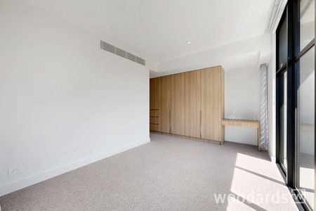 Unrivalled Luxury and Contemporary Elegance with this 3-bedroom Architecturally Designed Townhouse - Photo 4