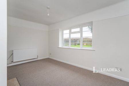 3 bedroom bungalow to rent Pitymoor Lane, Southwick, Fareham, Hampshire, PO17 - Photo 3
