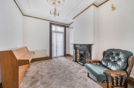 3 bedroom House To Let Total Size: 1159 SQ FT - Photo 3