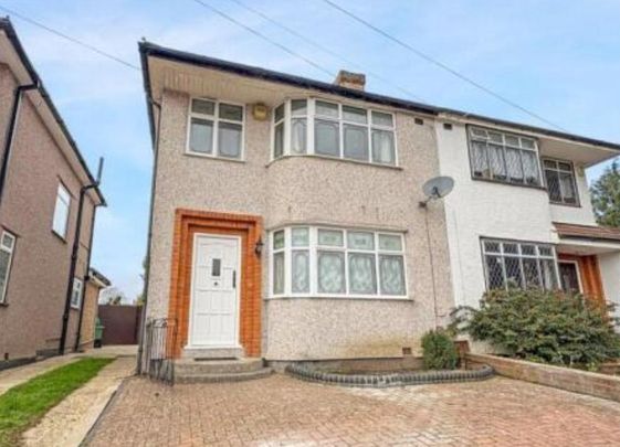 3 bedroom semi-detached house to rent - Photo 1