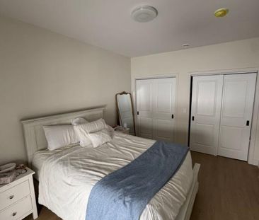 4.5 LUXUEUX A LAVAL TRÈS TRANQUILLE ET SECURITAIRE - Photo 4