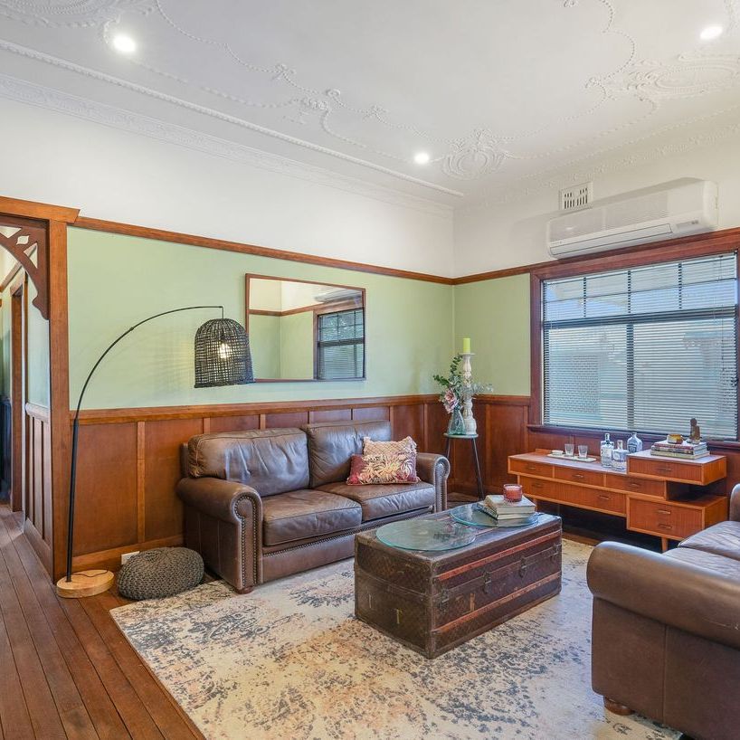 Modern Family home with Pool. - Photo 1