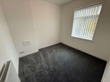 Page Moss Lane Bed Town, L14 - Photo 2