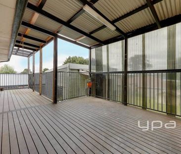 PRIME LOCATION! - Photo 1