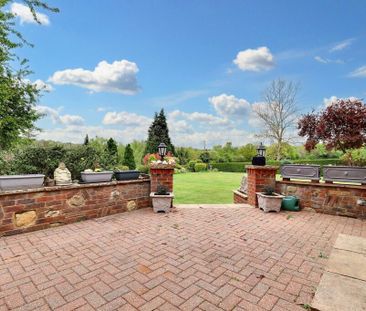 GUILDFORD ROAD, FETCHAM - Photo 4