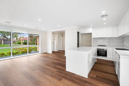 30 Berembong Drive, Keilor East VIC 3033 - Photo 3