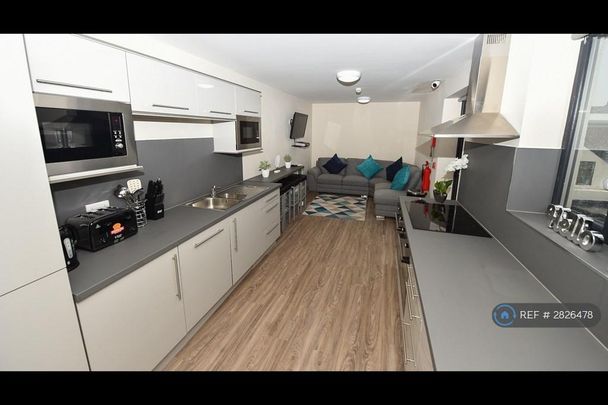 1 bedroom in a house share to rent - Photo 1