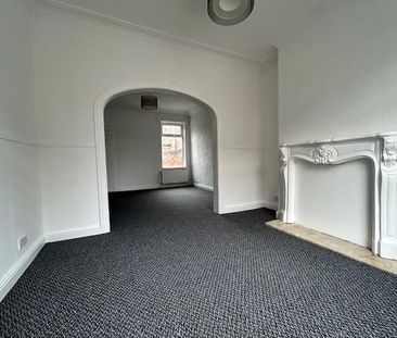 2 bedroom end of terrace house to rent - Photo 2