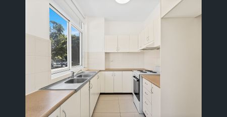 Ground Floor Apartment in the Heart of Brighton-Le-Sands - Photo 5