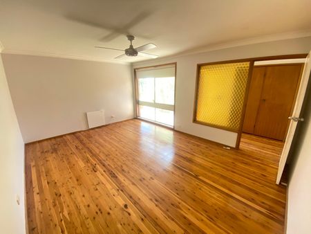 BIG HOUSE WITH A POOL!!! - Photo 2