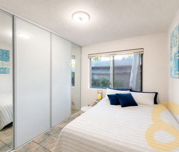 SPACIOUS ONE-BEDROOM APARTMENT IN QUIET BOTANY LOCATION - Photo 3
