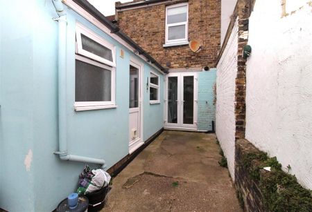 2 bedroom terraced house to rent - Photo 5