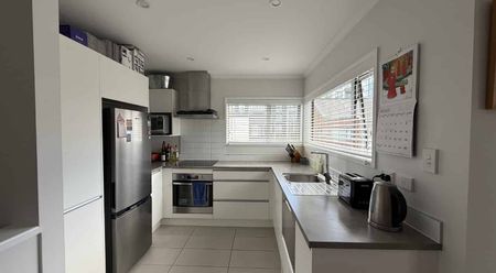 1 Bedroom Home in Hobsonville - Photo 3