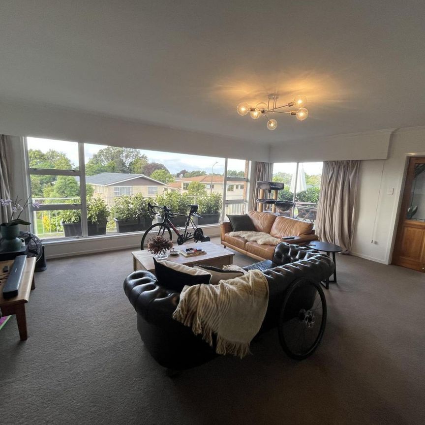 Four bedroom home in Frankleigh Park - Photo 1