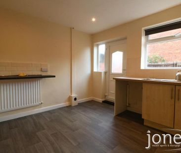 2 bedroom end of terrace house to rent - Photo 1