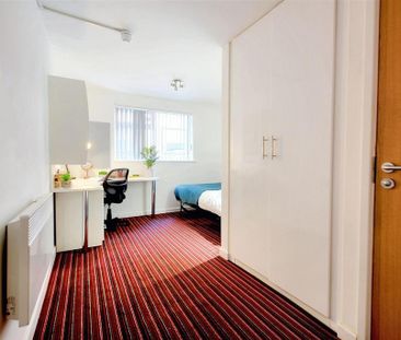 1 bedroom in a flat share to rent - Photo 5