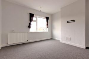 2 BEDROOM House - Terraced - Photo 3