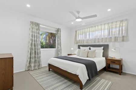 Stylishly Refreshed Family Home on a Premium Block in a Sought-After Pocket - Photo 5