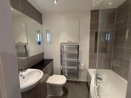 1 bedroom Flat To Let - Photo 4