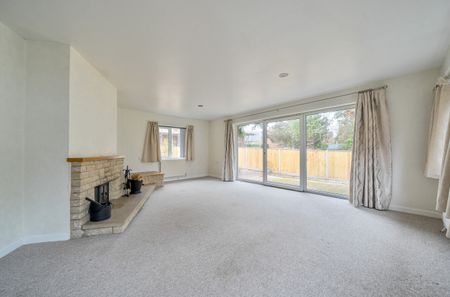 3 bedroom detached bungalow to rent - Photo 2