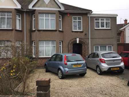 Aerospace & Engineering in Filton – Airbus, BAE Systems, Rolls-Royce, GKN - Photo 4