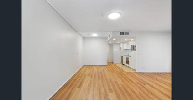 Chic and Contemporary one bedroom + study - Photo 1