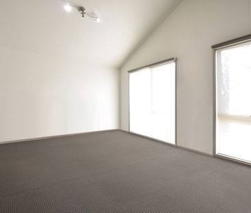 Spacious Two-Bedroom Home in a Prime Blackburn Location - Photo 4