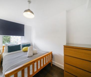 2 bedroom property to let - Photo 5