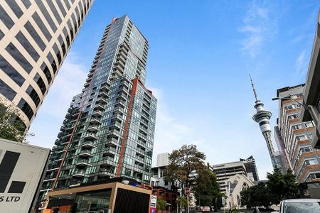 Sunny North-Facing Apartment with Separate Office - Photo 2