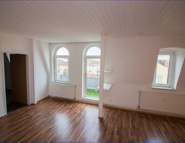 Zentrale Lage trifft auf charmantes Wohnambiente – Ihre neue Dachgeschosswohnung wartet! - Foto 1