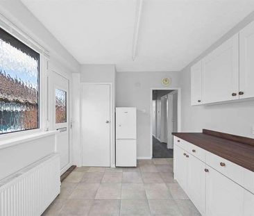 Kennerleigh Walk, Leeds, LS15 - Photo 6