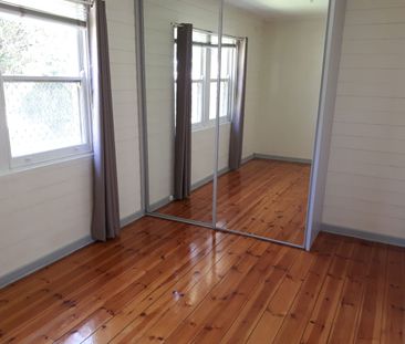 5 Bedrooms on a large block in the heart of Glengowrie - Photo 4