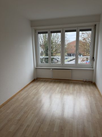 Rent a 4 rooms apartment in Bülach - Foto 4