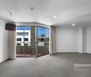 Spacious Two Bedroom Apartment with Carpark! - Photo 3