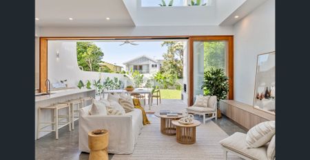 A Luxurious Coastal Sanctuary - Photo 4