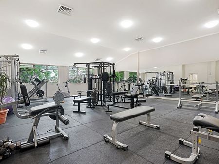 Very Bright Two Bedroom Apartment with District Views... - Photo 3