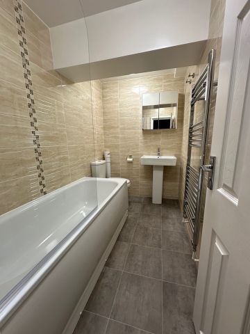 Studio Flat, Royal York Crescent, BS8 - Photo 4