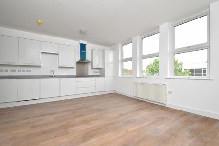 1 bedroom in a house share to rent - Photo 2