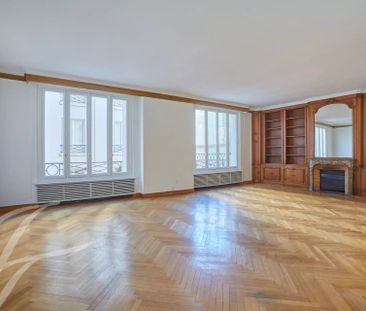 Appartement à louer Paris 8Ème - Champs-Élysées, Paris Rive Droite,... - Photo 4