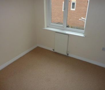 2 bed Apartment - Photo 2