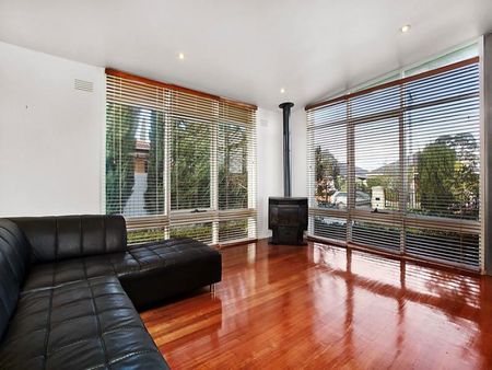 24 Sterling Drive, Keilor East VIC 3033 - Photo 2