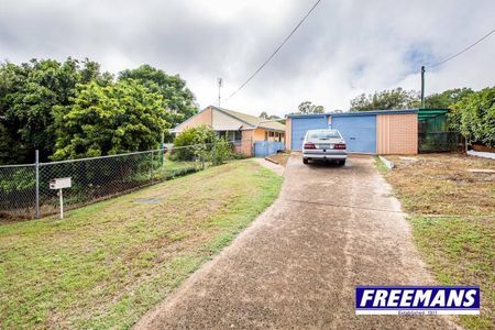 Large Family Home in Quiet Street - Photo 2