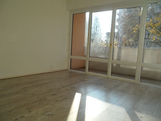 A LOUER - Quartier Turly - T3 avec balcon, parking et cave. - Photo 1