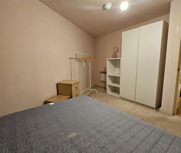 1 bedroom in a flat share to rent - Photo 4