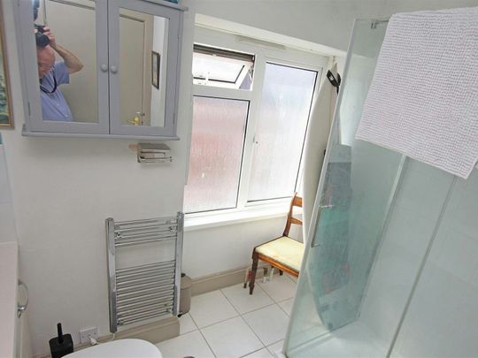 Flat to rent on - Photo 1