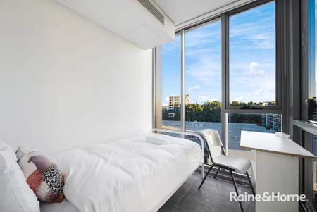 Stunning Fully Furnished 2 Bedroom Apartment in Prime Zetland Location - Photo 3
